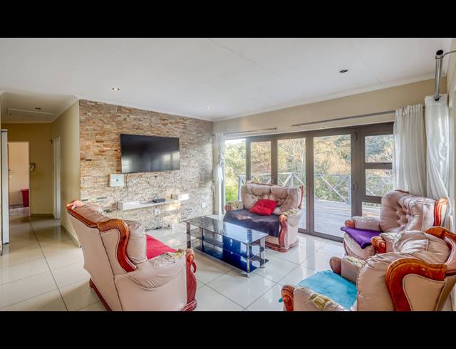 3 BEDROOM HOUSE FOR SALE IN BEACON BAY